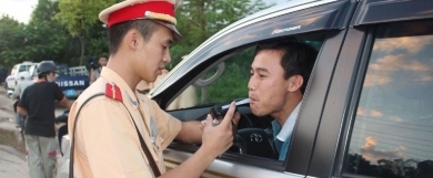 BAO LÂU SAU KHI UỐNG RƯỢU MỚI ĐƯỢC LÁI XE??