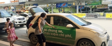 Tài xế Uber, Grab cũng bỏ nghề, ôm nợ